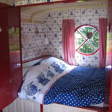 ベッド・アンド・ブレックファスト Pipowagen Camping Puur Genieten 3*